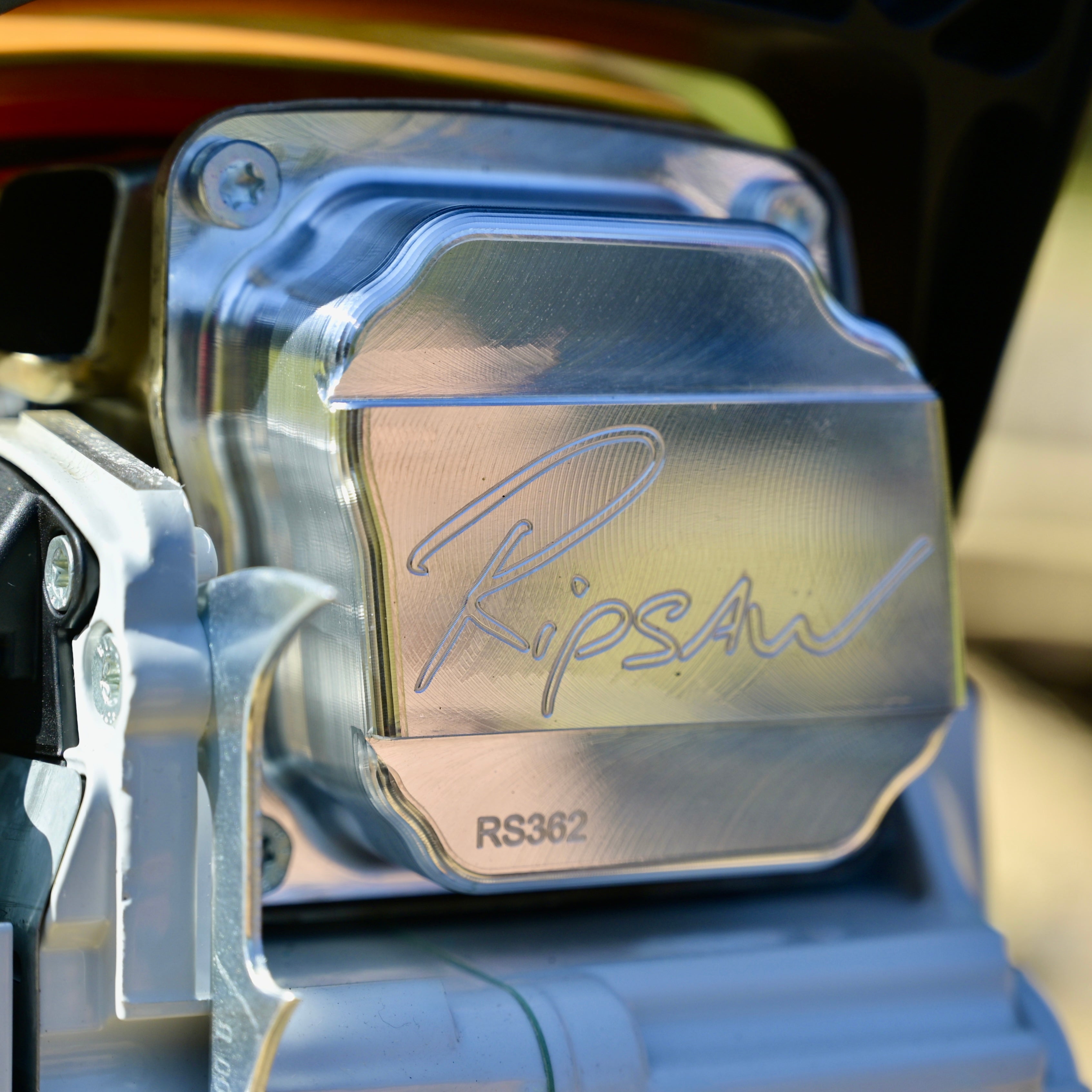 すう Ripsaw RS362 